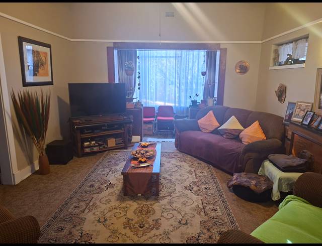 1.5 BEDROOM FREEHOLD FOR SALE IN PRIMROSE